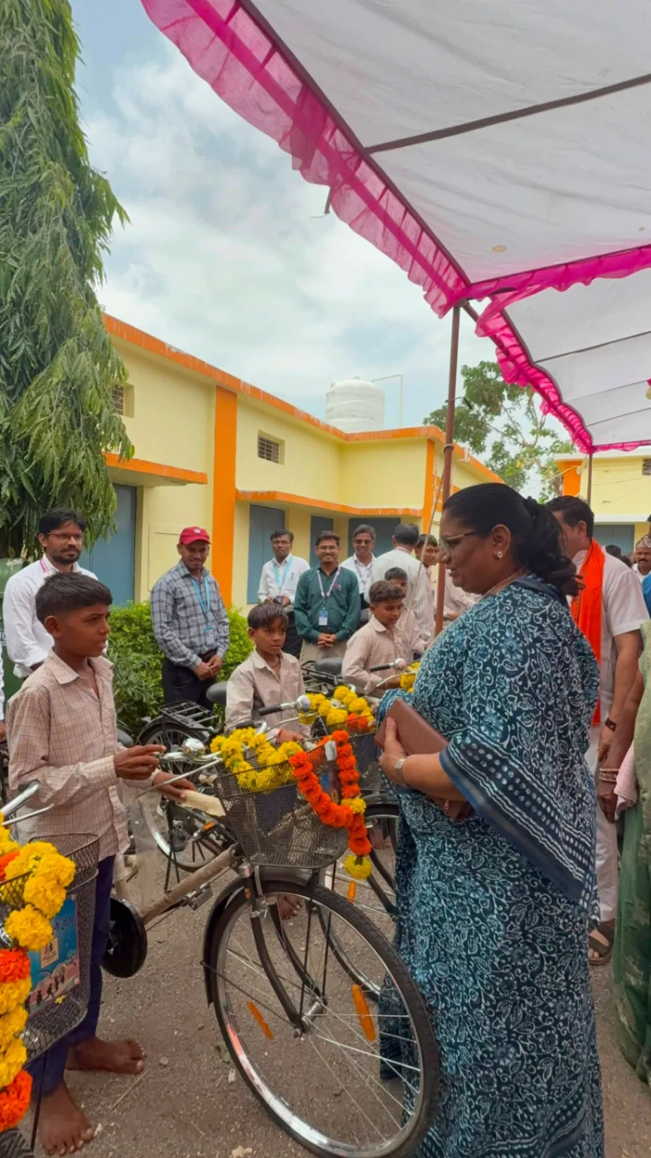 शासकीय उच्चतर माध्यमिक विद्यालय रोटला में साइकिल वितरण कार्यक्रम आयोजित