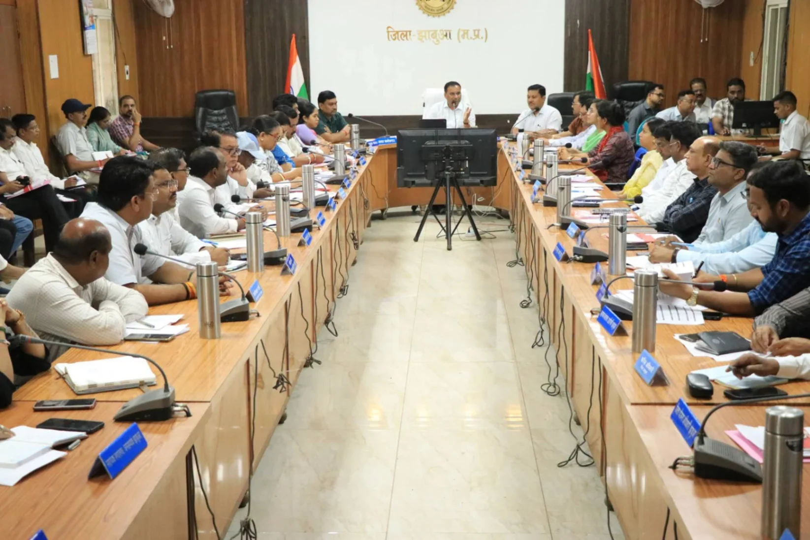 आयोजित    समयावधि बैठक में विभागीय अधिकारियों ने प्रस्तुत की साप्ताहिक कार्य प्रगति